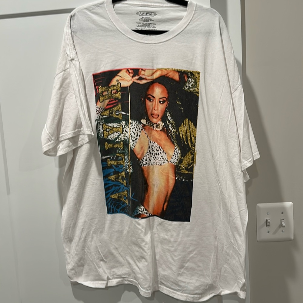 Aaliyah Graphic Tee White XXL Never Worn